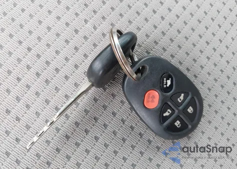 2008 Toyota Sienna Le из США, поврежденный, VIN 5TDBK23C68S013087